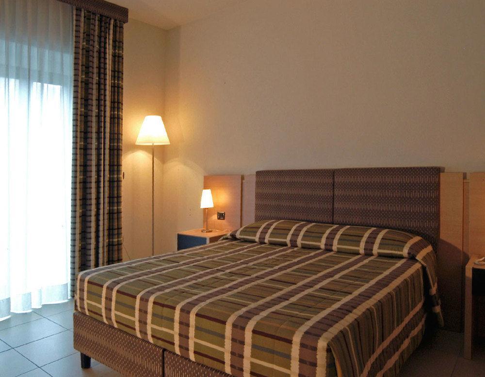 פייבה סנטו סטפנו Hotel Santo Stefano מראה חיצוני תמונה