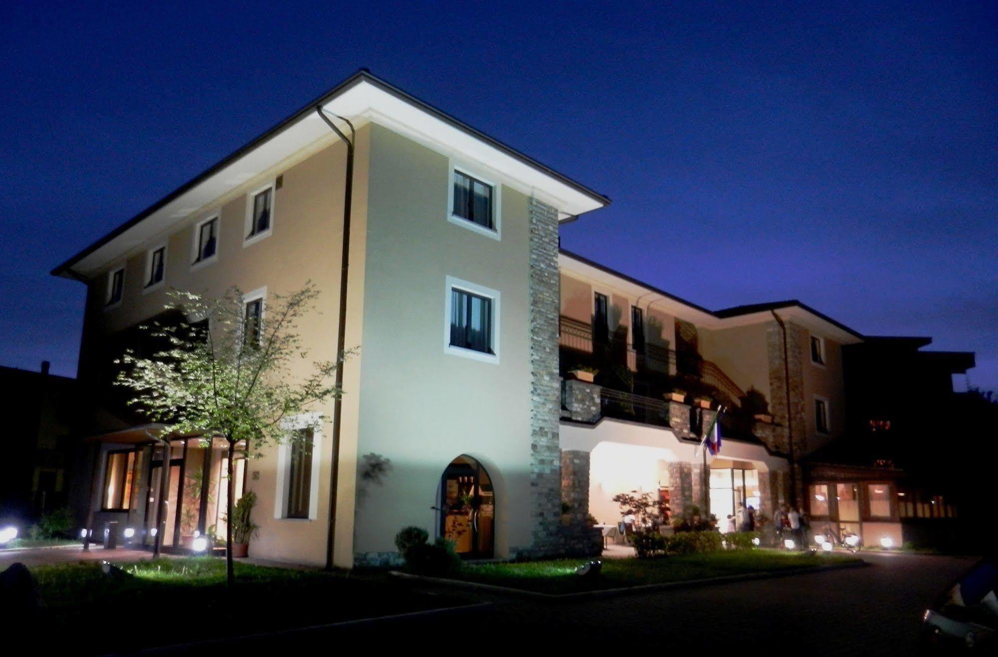 פייבה סנטו סטפנו Hotel Santo Stefano מראה חיצוני תמונה