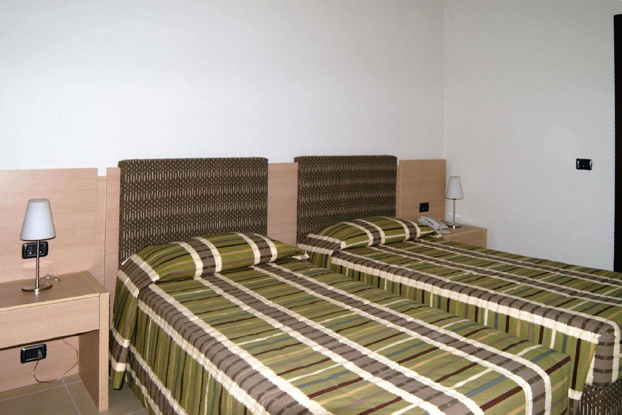 פייבה סנטו סטפנו Hotel Santo Stefano מראה חיצוני תמונה