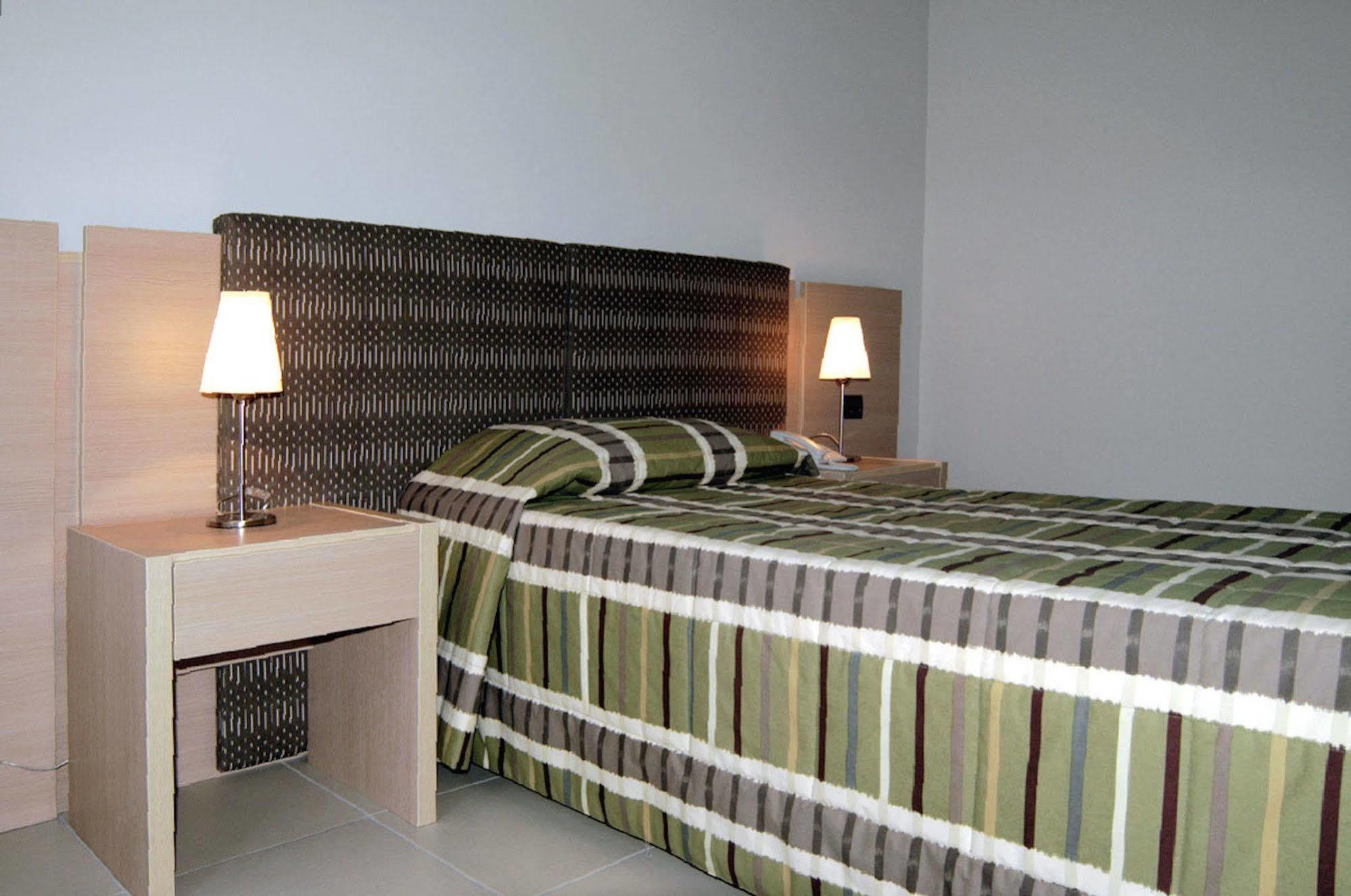 פייבה סנטו סטפנו Hotel Santo Stefano מראה חיצוני תמונה