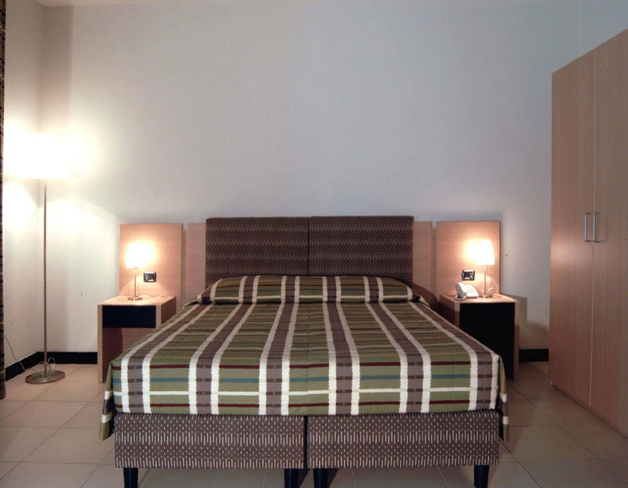 פייבה סנטו סטפנו Hotel Santo Stefano מראה חיצוני תמונה