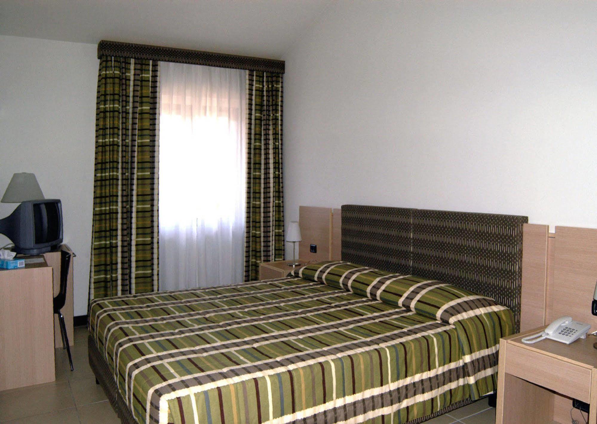 פייבה סנטו סטפנו Hotel Santo Stefano מראה חיצוני תמונה